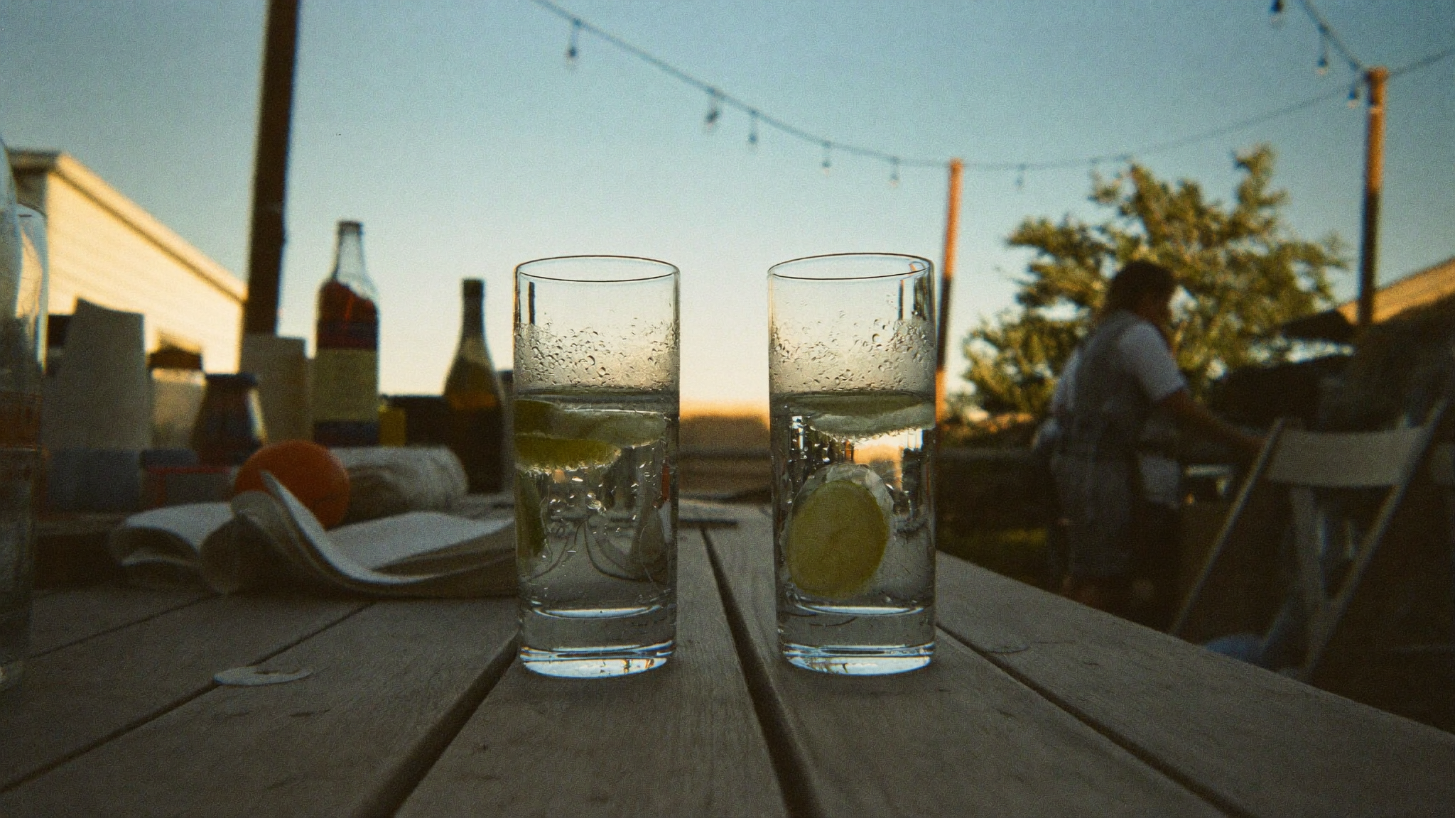 THC Seltzer vs. White Claw: What Changes When You Swap