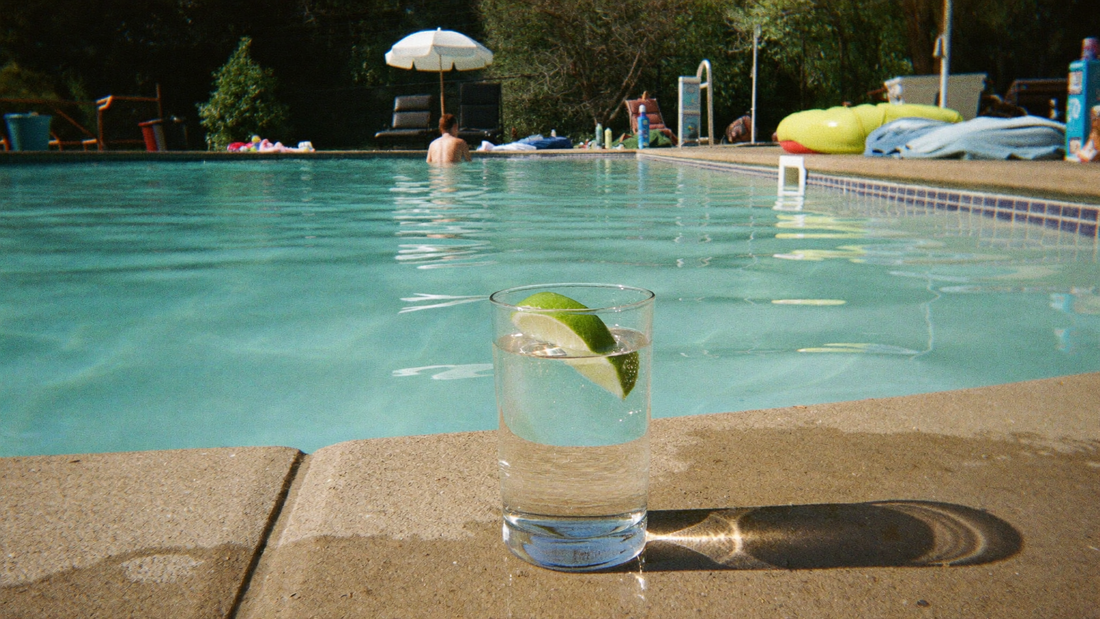 Poolside Sipping: THC Seltzer vs Hard Seltzer | Floral